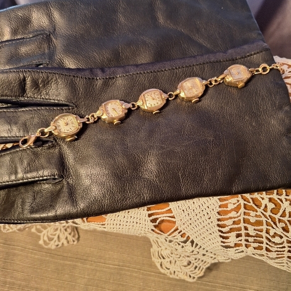 Elegant Gold Women's Bracelet Watch - Picture 5 of 10